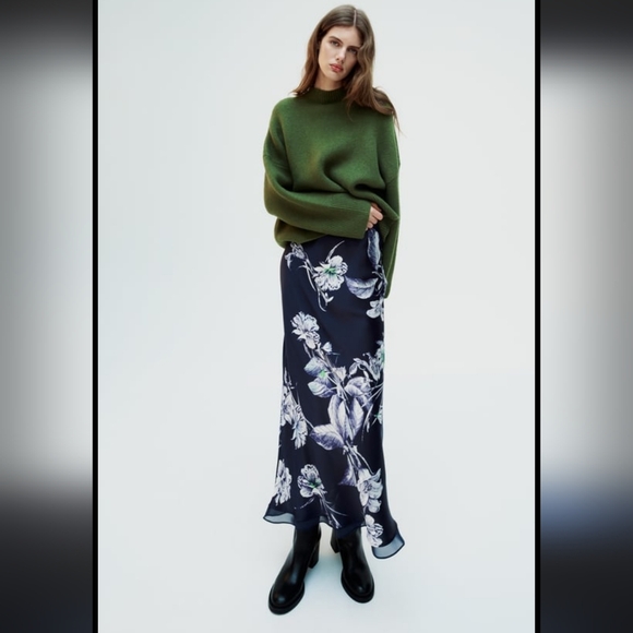 Zara Dresses & Skirts - BNWT! Zara Printed satin effect midi skirt